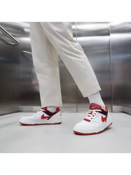 Ilgaauliai batai Nike balta
