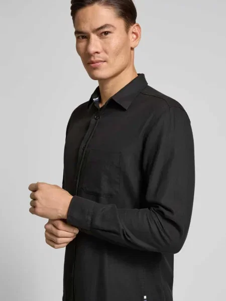 Koszula casualowa o kroju slim fit z kołnierzykiem typu kent Olymp Level 5 czarna