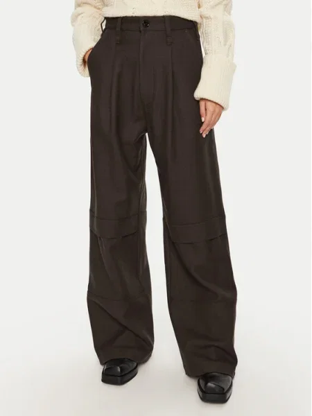 AMI PARIS Pantaloni din maro