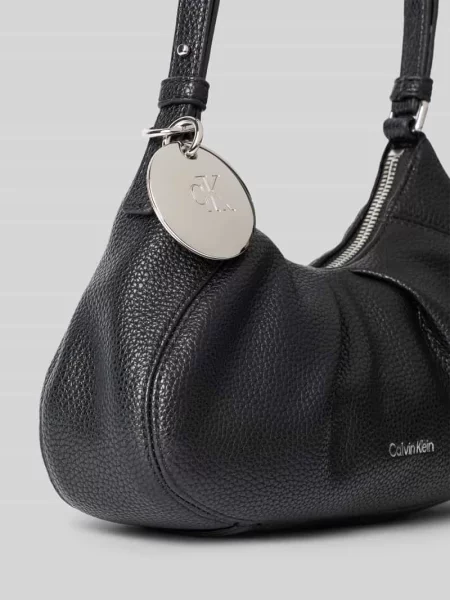 Torebka hobo Calvin Klein skórzana z logo czarna