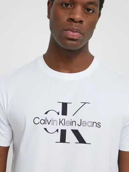 Тениска Calvin Klein Jeans с принт бяло