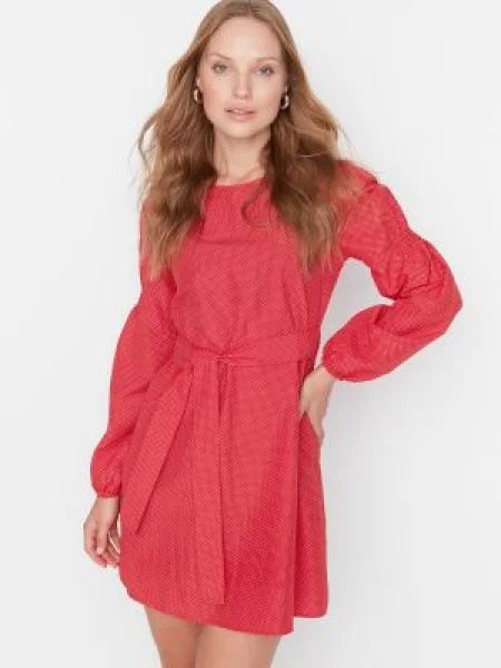 Cu centură rochie mini Trendyol roșu