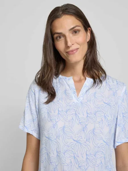 Bluzka o kroju slim fit z kołnierzem z lamówką Christian Berg Woman biała
