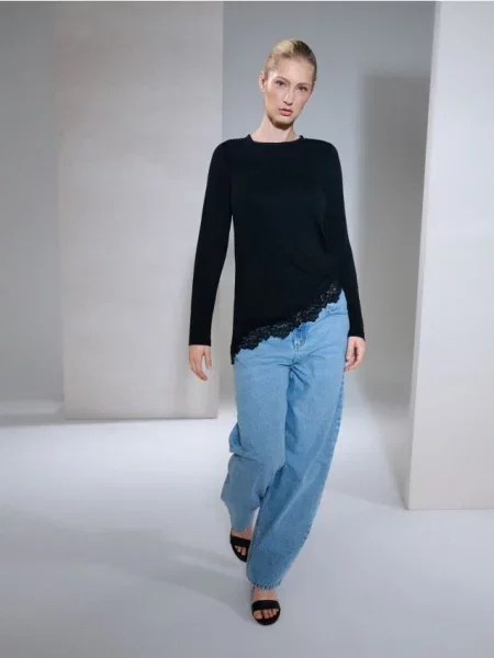 Блуза з асиметричним низом і мереживом чорний