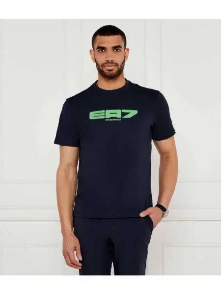 Tricou