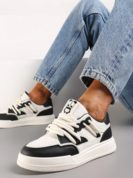 Sneakers Negru-Alb cu Aplicatie Ursulet Panda si Sireturi Late Wannia alb