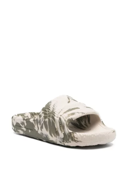 Klapki Adidas z nadrukiem zielone