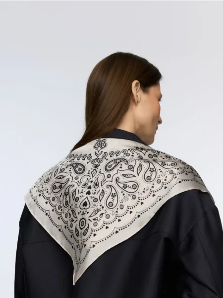 Reserved Шийна хустка з візерунком кремовий 