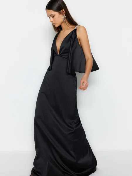 Sukienka wieczorowa Trendyol z kamieniami czarna