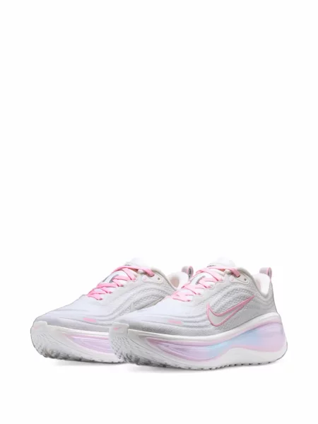 Sneakerși Nike Vomero alb