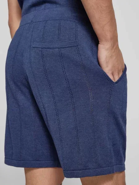 Szorty o kroju regular fit z ażurowym wzorem Colours & Sons granatowe