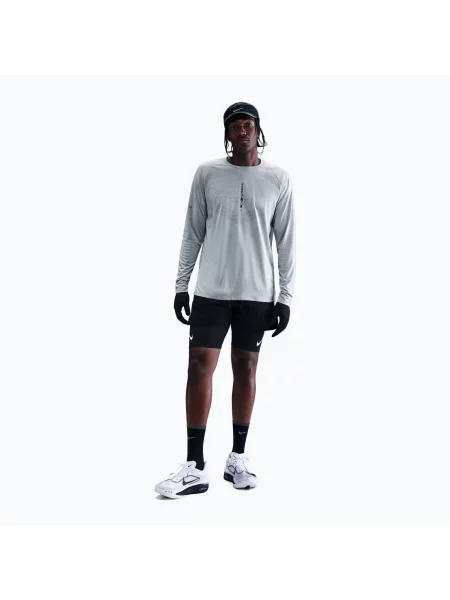 Спортивна футболка Nike сіра