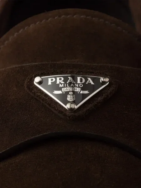 Pantofi loafer Prada din piele de căprioară slip-on maro