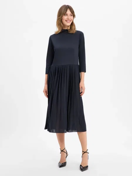 Sukienka midi ze stójką i plisami More & More granatowa