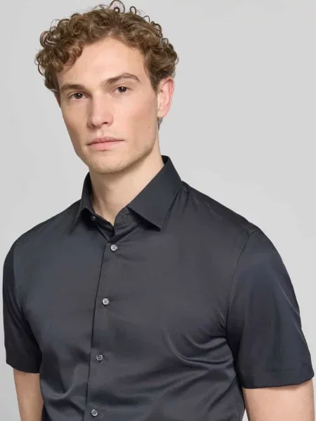 Koszula o kroju slim fit biznes z kołnierzykiem typu kent Jake*s czarny