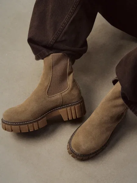 Medicine cizme din piele intoarsa cu platforma bej