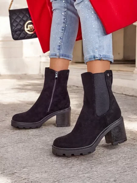 Cizme scurte Resti din piele de căprioară negru