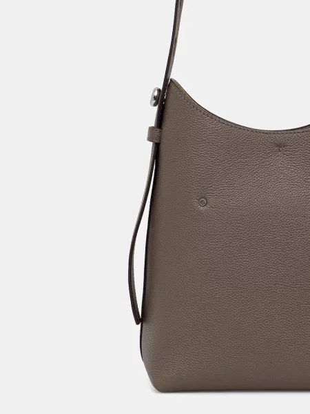 Маленькая кожаная сумка Tory Burch коричневая