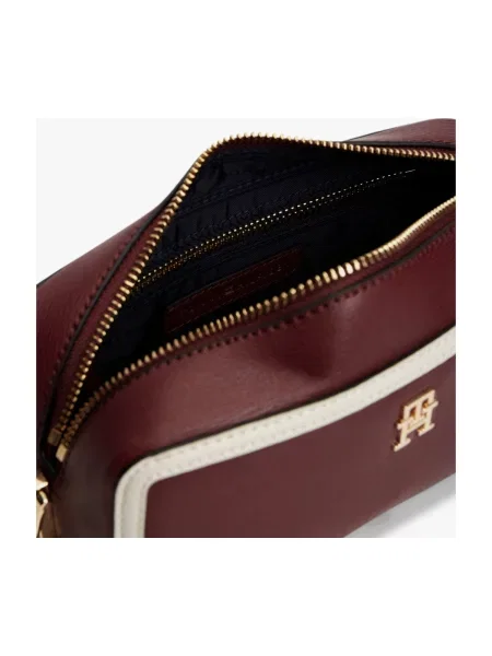 Crossbody kabelka Tommy Hilfiger z ekologickej kože hnedá
