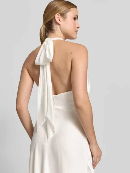 Sukienka midi o kroju slim fit z satyny Hey Kyla biała
