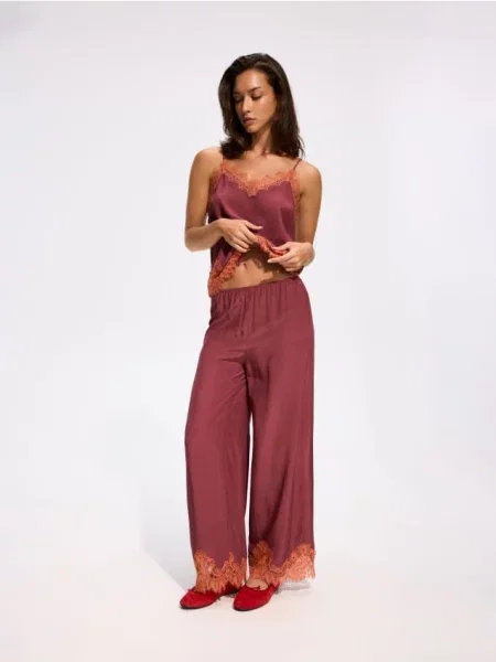 Reserved Pijama din satin cu dantelă mov