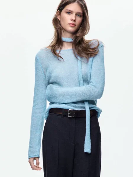 Sweter z dekoltem w łódkę i szalem Kobieta L MANGO błękitny