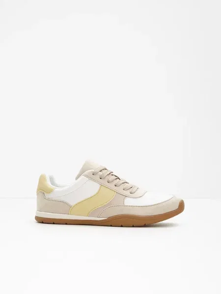Sneakersy w stylu retro białe