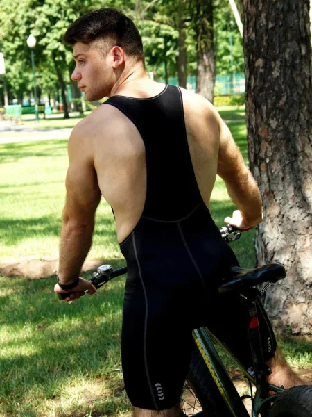 Спортивные шорты Totalfit черные