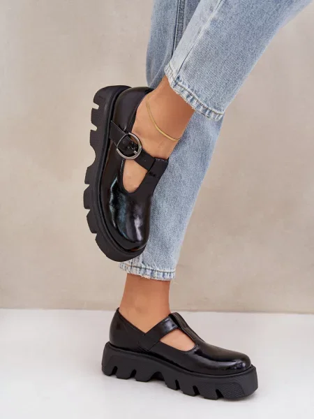 Kožené lakované poltopánky Zazoo s prackou čierna