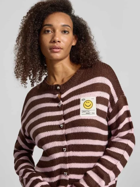 Kardigan rozpinany o kroju regular fit z naszywką w kształcie serca model MAILEY' Only