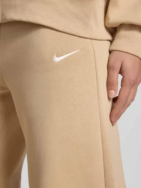 Spodnie dresowe z szerokimi nogawkami z logo model Phoenix' Nike beżowe
