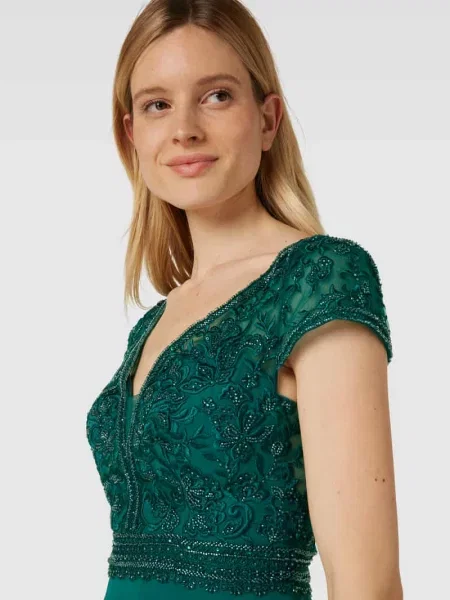 Sukienka wieczorowa z koronkowym obszyciem Luxuar Fashion