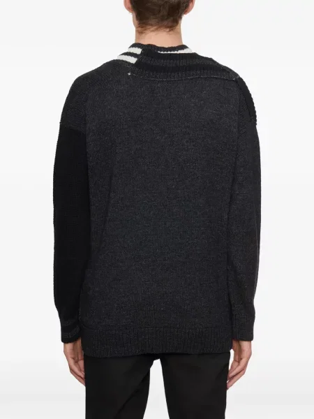 Prugasti džemper Isabel Benenato s V-izrezom crna