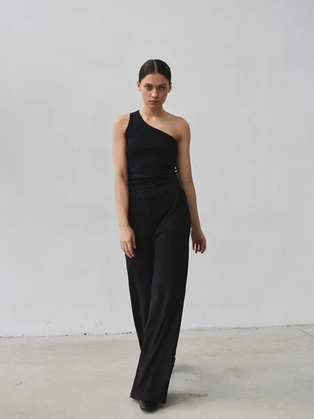 Топ з домішкою вовни MUUV. SUIS оголене плече чорний