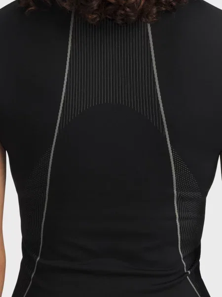 Безшовна спортивна футболка Under Armour чорна