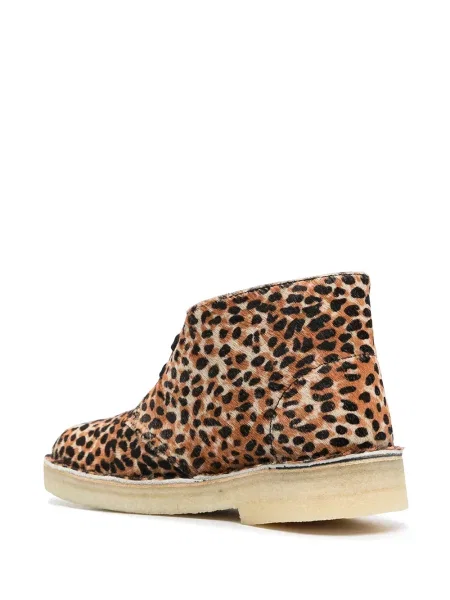 Ghete desert Clarks Originals cu imagine cu model leopard maro