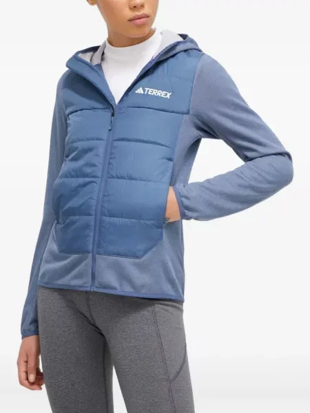 Geacă cu puf Adidas din piele de căprioară cu dungi cu glugă albastru