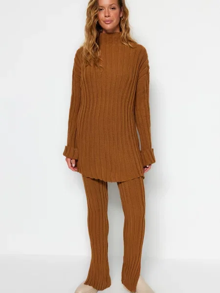 Top Trendyol de catifea cord maro