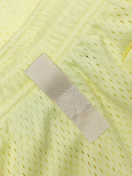 Pantaloni scurți Advisory Board Crystals plasă de cristal galben