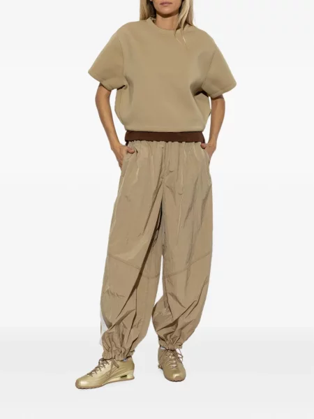Decupat pantaloni scurți Nike cu broderie plasă roz