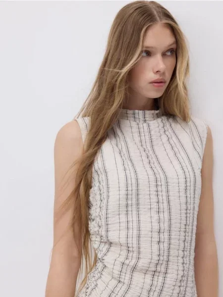 Reserved Асиметричний топ з бежевий