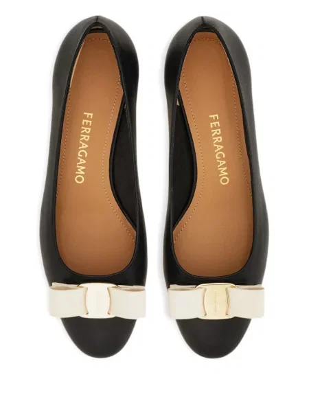 Pantofi cu toc Ferragamo cu funde negru