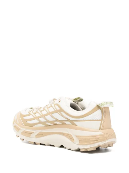 Sneaker Hoka autogrammal