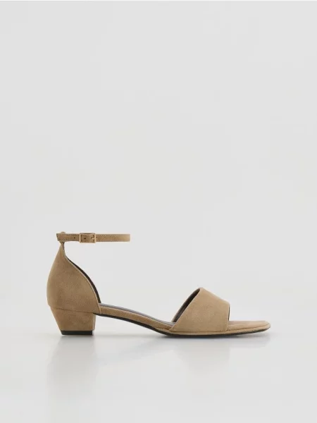 Босоножки Reserved на высоком каблуке бежевые