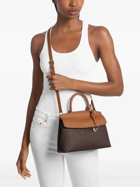 Geantă Michael Michael Kors cu imagine maro