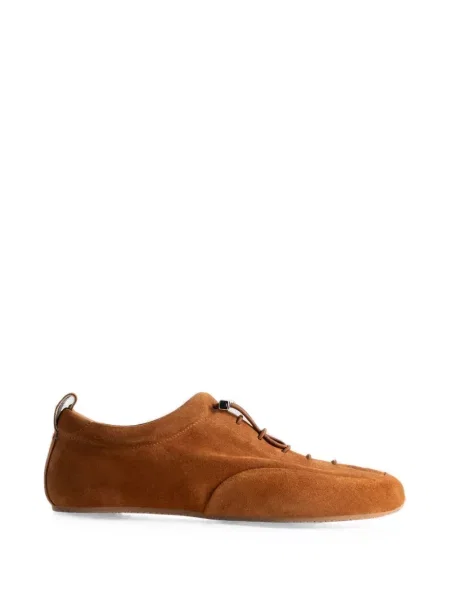Sneakerși By Far din piele de căprioară maro