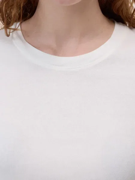 Tricou Closed cu decolteu rotund scurt alb