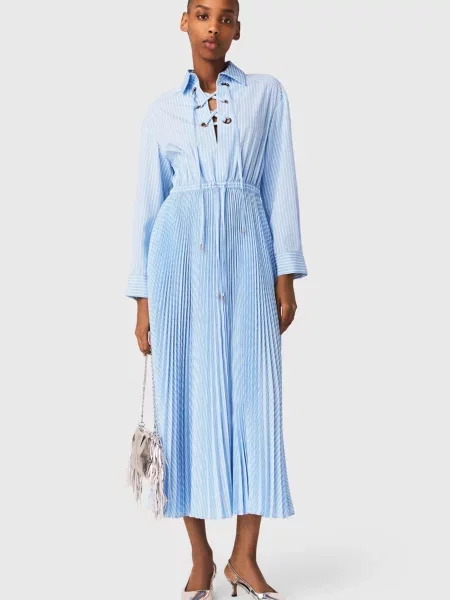 Смугаста сукня Maje блакитна