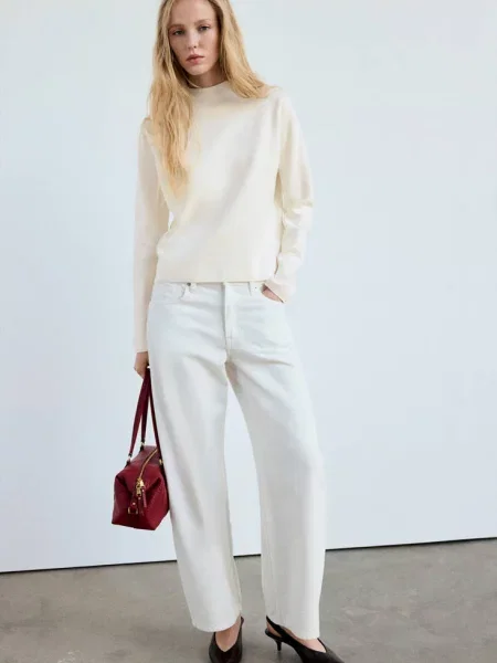 Sweter z dzianiny z półgolfem kremowy / écru Kobieta M MANGO
