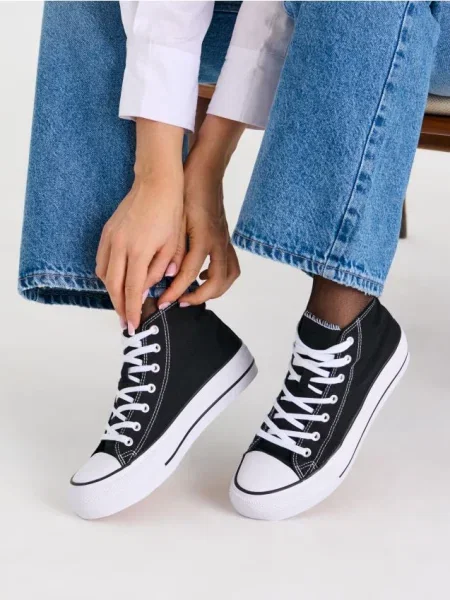 Класичні високі кеди з товстішою підошвою чорний